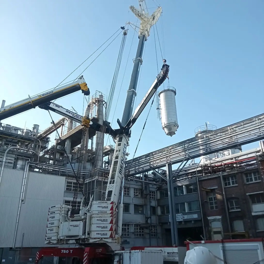 Mise sur pesons d'une trémie de pesage sur un site industriel de la métropole lilloise